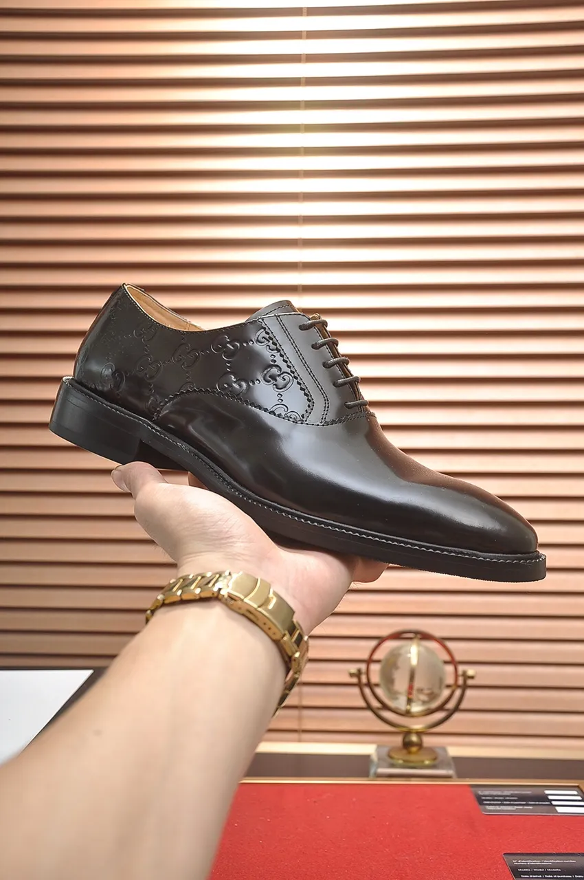 Men's shoes💰500💶Italy's top luxury men's shoe giant (GUCCI) (Gucci) (full cowhide lining) new arrival🍃Original European style🔰 Pleasant to the eye😍In order to make the shoes more durable and non-deformable🌀The production continues to follow traditional methods but there is still no lack of innovation💪Choose original sheepskin for the leather♻️ Smooth and natural And extra bright ⭐Made of imported cowhide, the first choice of rich people 38-45 (45 customized)